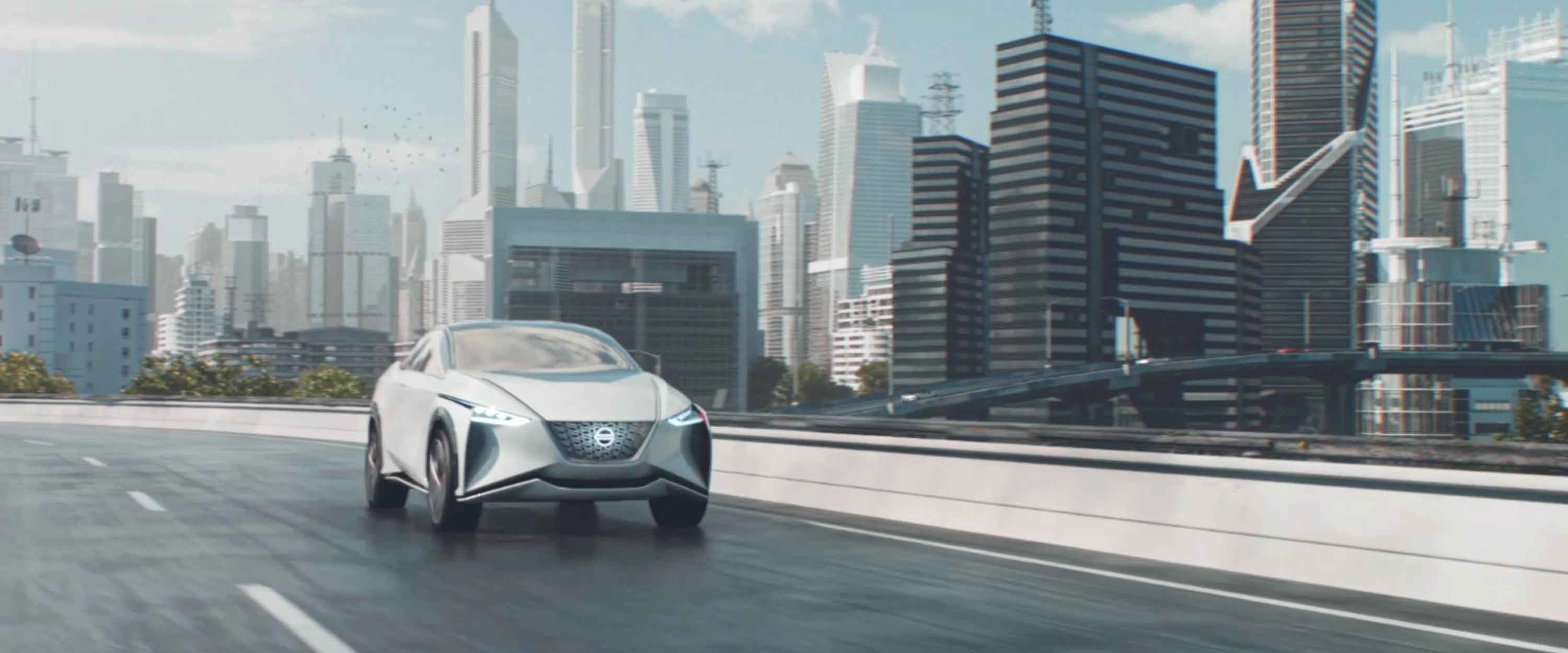 Carro elétrico futurista da marca Nissan em uma estrada moderna, com uma cidade cheia de arranha-céus ao fundo, simbolizando inovação e sustentabilidade.